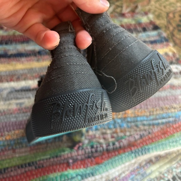 Blowfish Black Distressed Athletic Shoes 10 - Picture 4 of 15